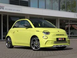 Groen, andere lak Gebruikt 2023 Abarth 500C Turismo Cabriolet | € 29.880
