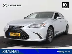 Grijs, metallic lak Gebruikt 2022 Lexus ES300 Luxury Line Sedan | € 42.950 (Goede deal)