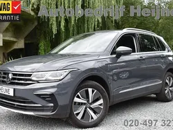 Grijs, metallic lak Gebruikt 2021 VW Tiguan Elegance SUV | € 28.745 (Super prijs)