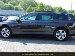 Grijs Gebruikt 2023 VW Passat Stationwagen | € 46.950 (Goede deal)