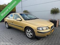 Geel Gebruikt 2002 Volvo S60 Sedan | € 1.750 (Eerlijke prijs)