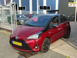 Rood Gebruikt 2017 Toyota Yaris Hybrid Hatchback | € 13.845 (Eerlijke prijs)