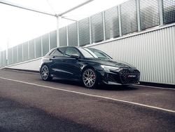 Zwart Nieuw 2025 Audi RS3 Sportback S-Line Hatchback | € 118.900