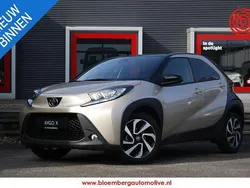 Bruin Gebruikt 2023 Toyota Aygo Pulse Hatchback | € 18.400 (Eerlijke prijs)