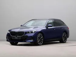 Blauw, metallic lak Nieuw 2025 BMW 550e Comfort Edition Stationwagen | € 120.614