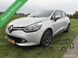 Grijs Gebruikt 2013 Renault Clio IV Authentique Hatchback | € 3.799 (Eerlijke prijs)