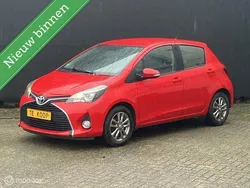 Rood Gebruikt 2015 Toyota Yaris Hatchback | € 8.350 (Eerlijke prijs)