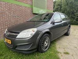 Grijs Gebruikt 2009 Opel Astra Essentia Stationwagen | € 1.445 (Eerlijke prijs)