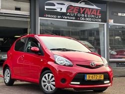 Rood Gebruikt 2012 Toyota Aygo Hatchback | € 4.599 (Eerlijke prijs)