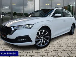 Wit Gebruikt 2022 Skoda Octavia Business Line Stationwagen | € 22.900 (Goede deal)