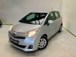 Zilver Gebruikt 2011 Toyota Verso-S MPV | € 3.850