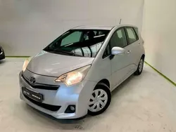 Zilver Gebruikt 2011 Toyota Verso-S MPV | € 3.850