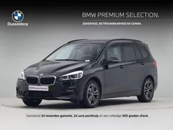 Saphirschwarz metallic (zwart metallic) Gebruikt 2022 BMW 216 Gran Tourer Executive MPV | € 21.250 (Eerlijke prijs)
