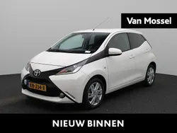 Wit Gebruikt 2016 Toyota Aygo Sport Hatchback | € 9.400 (Eerlijke prijs)