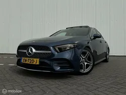 Blauw Gebruikt 2019 Mercedes A180 AMG line Hatchback | € 23.900 (Duur)