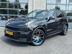 Zwart, metallic lak Gebruikt 2023 Lynk & Co 01 SUV | € 28.450 (Eerlijke prijs)