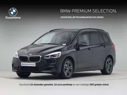 Saphirschwarz metallic (zwart metallic) Gebruikt 2022 BMW 216 Gran Tourer Executive MPV | € 22.750 (Eerlijke prijs)