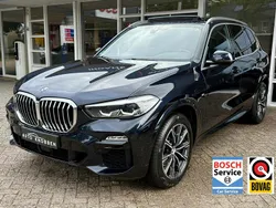 Zwart, metallic lak Gebruikt 2020 BMW X5 M Sport SUV | € 48.600 (Goede deal)