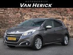 Grijs Gebruikt 2018 Peugeot 208 Allure Hatchback | € 9.745 (Eerlijke prijs)