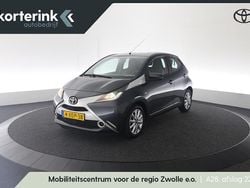 Grijs Gebruikt 2014 Toyota Aygo X-play Hatchback | € 7.250 (Iets duurder)