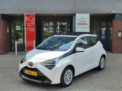 Wit Gebruikt 2021 Toyota Aygo X-play Hatchback | € 13.999 (Eerlijke prijs)