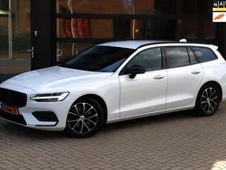 Wit Gebruikt 2021 Volvo V60 Momentum Stationwagen | € 18.745 (Eerlijke prijs)