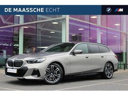Grijs Gebruikt 2025 BMW 530e M Sport Stationwagen | € 68.950