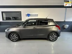 Grijs, metallic lak Gebruikt 2022 Suzuki Swift Style Hatchback | € 16.950 (Goede deal)