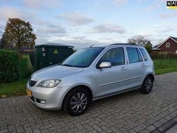 Grijs Gebruikt 2003 Mazda 2 Exclusive MPV | € 1.150 (Iets duurder)