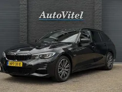 Zwart Gebruikt 2021 BMW 320e M Sport Stationwagen | € 31.445 (Goede deal)