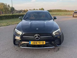 Zwart Gebruikt 2021 Mercedes E300 AMG Stationwagen | € 28.388 (Eerlijke prijs)