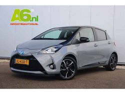 Grijs Gebruikt 2019 Toyota Yaris Hybrid MPV | € 19.900 (Duur)