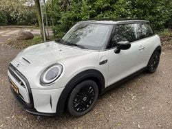 Wit Gebruikt 2022 Mini Cooper SE Business Hatchback | € 18.250 (Goede deal)