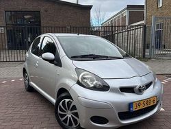 Grijs Gebruikt 2011 Toyota Aygo Comfort Hatchback | € 2.195 (Eerlijke prijs)
