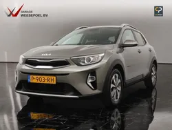 Groen, metallic lak Gebruikt 2022 Kia Stonic SUV | € 19.950 (Iets duurder)