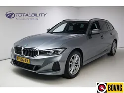 Grijs Gebruikt 2022 BMW 318 Basis Stationwagen | € 33.950 (Eerlijke prijs)