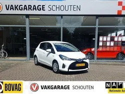 Wit Gebruikt 2017 Toyota Yaris Hatchback | € 13.450 (Eerlijke prijs)