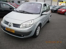 Grijs Gebruikt 2004 Renault Scénic II Authentique MPV | € 1.999 (Eerlijke prijs)