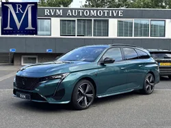 Groen, metallic lak Gebruikt 2023 Peugeot 308 GT Stationwagen | € 27.899 (Eerlijke prijs)