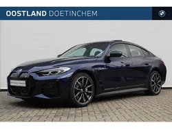 Blauw, metallic lak Gebruikt 2022 BMW i4 Executive Sedan | € 45.950 (Eerlijke prijs)