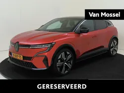 Rood Gebruikt 2024 Renault Mégane Iconic Hatchback | € 34.940 (Eerlijke prijs)