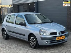 Grijs Gebruikt 2004 Renault Clio II Komfort Hatchback | € 999 (Goede deal)