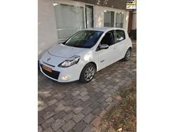 Wit Gebruikt 2011 Renault Clio II Night&Day Hatchback | € 3.950 (Eerlijke prijs)