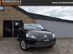Blauw, andere lak Gebruikt 2016 VW Touareg Exclusive SUV | € 13.900