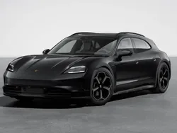 Diepzwart metallic Gebruikt 2024 Porsche Taycan Cross Turismo Sedan | € 109.950