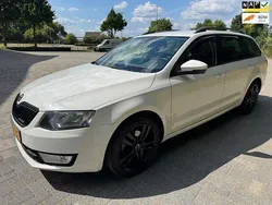 Wit Gebruikt 2014 Skoda Octavia Business Line Stationwagen | € 4.900 (Iets duurder)