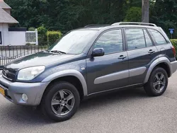 Grijs, metallic lak Gebruikt 2004 Toyota RAV4 Sol SUV | € 6.900 (Eerlijke prijs)