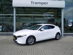 Witarctic white Gebruikt 2024 Mazda 3 Prime-Line Hatchback | € 26.500 (Eerlijke prijs)