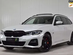 Wit Gebruikt 2022 BMW 330e Executive Stationwagen | € 35.995 (Goede deal)