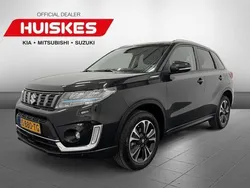 Zwart Gebruikt 2023 Suzuki Vitara Style SUV | € 29.450 (Eerlijke prijs)
